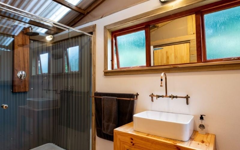 AfriCamps-Bonamanzi-Bath
