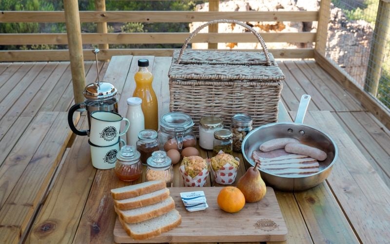 AfriCamps-DePakhuys-BreakfastBasket