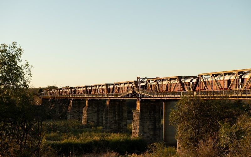Kruger Shalati, The Train On The Bridge