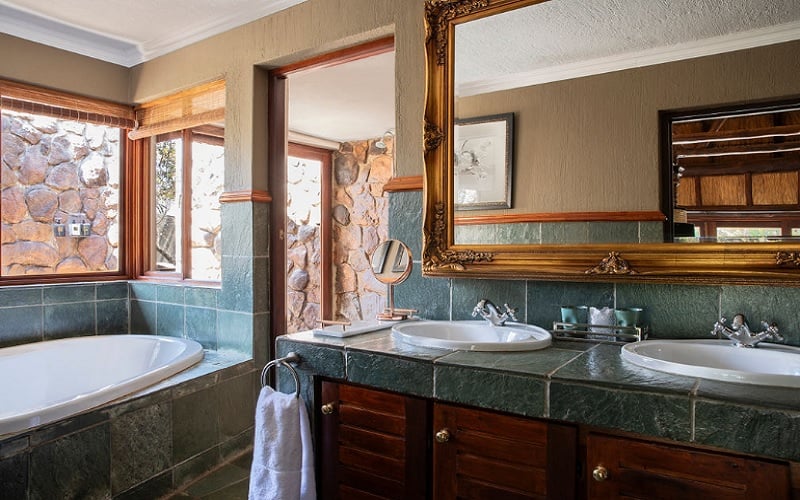 Ndlovu Safari Lodge