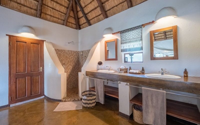Nyati-Bathroom