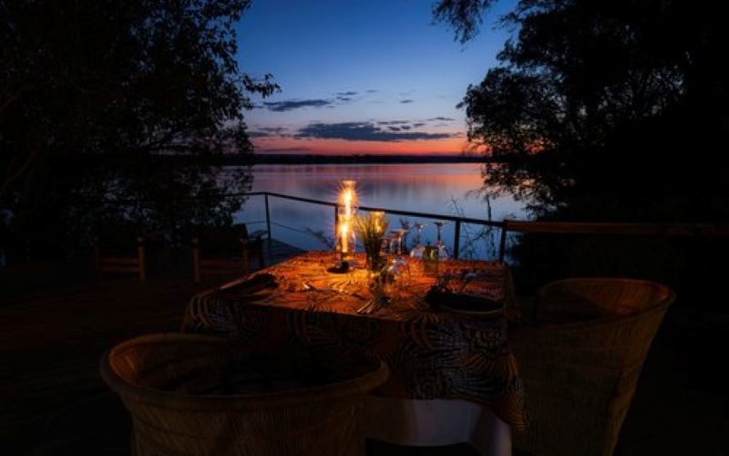 Chundukwa-River-Dining